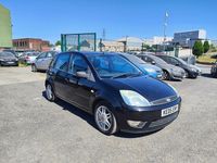 Usado Ford Fiesta Ghia 79 HP (58 kW) 2005 Preto Citadino
