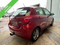 Used Toyota Yaris 99 HP (72 kW) 2015 Red Hatchback