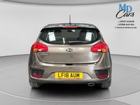 Usado Kia Ceed 134 HP (98 kW) 2018 Castanho Citadino