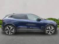 Begagnad Renault Megane E-Tech Iconic 161 kW (220 HK) 2024 Blå Halvkombi