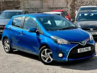Used Toyota Yaris 101 HP (74 kW) 2015 Blue Hatchback
