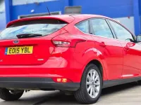 Used Ford Focus Titanium 125 HP (91 kW) 2015 Red Hatchback