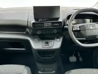 Używany Vauxhall Combo Design Edition 100 kW (136 KM) 2024 Czarny Minivan