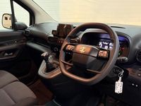 Second-hand Vauxhall Combo S 101 CP (74 kW) 2024 Alb Monovolum