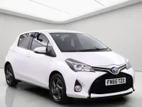 Used Toyota Yaris 101 HP (74 kW) 2015 White Hatchback