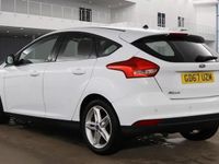 Usado Ford Focus Zetec 125 HP (91 kW) 2018 Branco Citadino