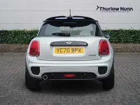 Usado Mini Cooper Hatch 136 CV (100 kW) 2020 Plateado Utilitario