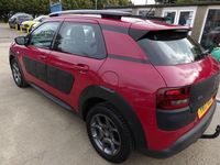 Used Citroën C4 Cactus Feel 100 HP (73 kW) 2017 Red Hatchback