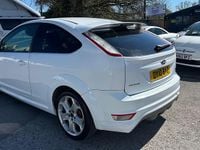 Used Ford Focus Zetec 123 HP (90 kW) 2010 White Hatchback