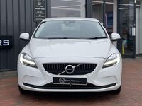 Used Volvo V40 Momentum 122 HP (89 kW) 2018 White Hatchback