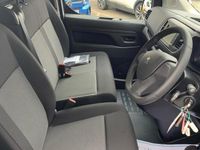 Used Peugeot Expert Premium 102 HP (75 kW) 2023 White Van