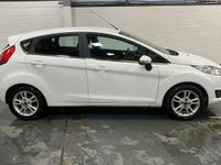 Used Ford Fiesta Zetec 100 HP (73 kW) 2015 White Hatchback