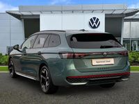 New VW Passat R-line 147 HP (108 kW) 2025 Green Estate