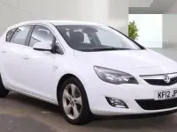 Begagnad Vauxhall Astra SRi 165 HK (121 kW) 2012 Vit Halvkombi