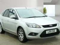 Begagnad Ford Focus Zetec 2011 Silver Halvkombi