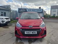 Usado Hyundai i10 SE 66 HP (48 kW) 2018 Vermelho Citadino