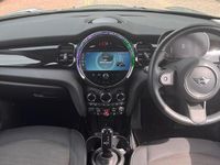 Usado Mini Cooper Classic 134 CV (98 kW) 2023 Plateado Utilitario