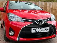Used Toyota Yaris 99 HP (72 kW) 2016 Red Hatchback