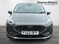 Usado Ford Fiesta Titanium 2022 Gris Utilitario
