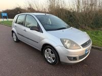 Usado Ford Fiesta Zetec 2006 Prateado Citadino