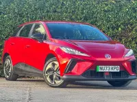 Usado MG MG4 EV SE 125 kW (170 HP) 2023 Vermelho Citadino