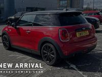 Begagnad Mini Cooper Hatch 134 HK (98 kW) 2018 Röd Halvkombi