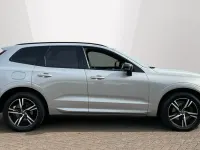 Usado Volvo XC60 R-Design 194 HP (142 kW) 2022 Prateado SUV
