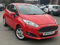 Usado Ford Fiesta Zetec 100 HP (73 kW) 2015 Vermelho Citadino