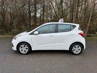 Used Hyundai i10 SE 66 HP (48 kW) 2015 White Hatchback