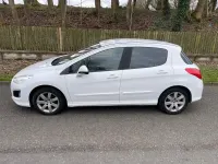 Gebraucht Peugeot 308 Active 2013 Weiß Kleinwagen