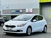 Begagnad Kia Ceed 2014 Vit Halvkombi