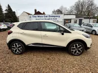 Used Renault Captur Dynamique 90 HP (66 kW) 2018 Cream SUV