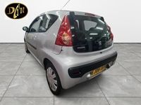 Used Peugeot 107 68 HP (50 kW) 2008 Silver Hatchback