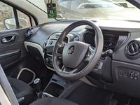 Usado Renault Captur Play 90 HP (66 kW) 2018 Branco SUV