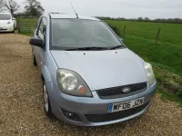 Begagnad Ford Fiesta Zetec 75 HK (55 kW) 2006 Blå Halvkombi