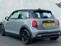 Usado Mini Cooper Classic 134 HP (98 kW) 2022 Cinzento Citadino