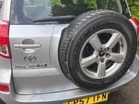 Usado Toyota RAV4 134 HP (98 kW) 2007 Prateado Carrinha