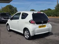 Used Toyota Aygo 67 HP (49 kW) 2011 White Hatchback