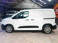 Used Citroën Berlingo 100 HP (73 kW) 2019 White MPV
