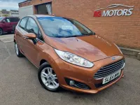 Begagnad Ford Fiesta Zetec 99 HK (72 kW) 2014 Orange Halvkombi