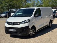 Second-hand Vauxhall Vivaro Edition 120 CP (88 kW) 2019 Alb Monovolum