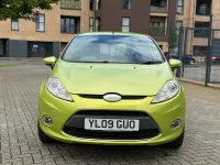 Begagnad Ford Fiesta Zetec 2010 Grön Halvkombi
