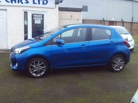 Used Toyota Yaris 99 HP (72 kW) 2015 Blue Hatchback