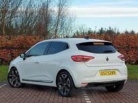 Used Renault Clio V Techno 145 HP (106 kW) 2022 White Hatchback
