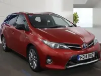 Used Toyota Auris Hybrid 136 HP (100 kW) 2014 Red Estate