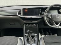 Used Vauxhall Grandland X SRi 130 HP (95 kW) 2022 White SUV