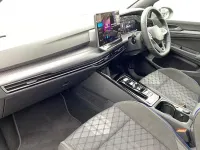 Usado VW Golf VIII R-line 150 CV (110 kW) 2026 Gris Utilitario