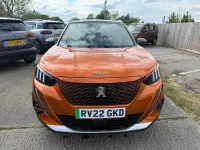 Second-hand Peugeot e-2008 Premium 98 kW (134 CP) 2022 Portocaliu SUV