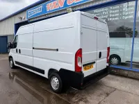 Usado Peugeot Boxer Premium 140 CV (102 kW) 2023 Blanco Van