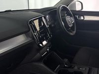 Used Volvo XC40 Momentum 161 HP (118 kW) 2021 White SUV